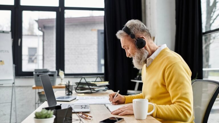 How to Stay Professionally Visible While Job Hunting